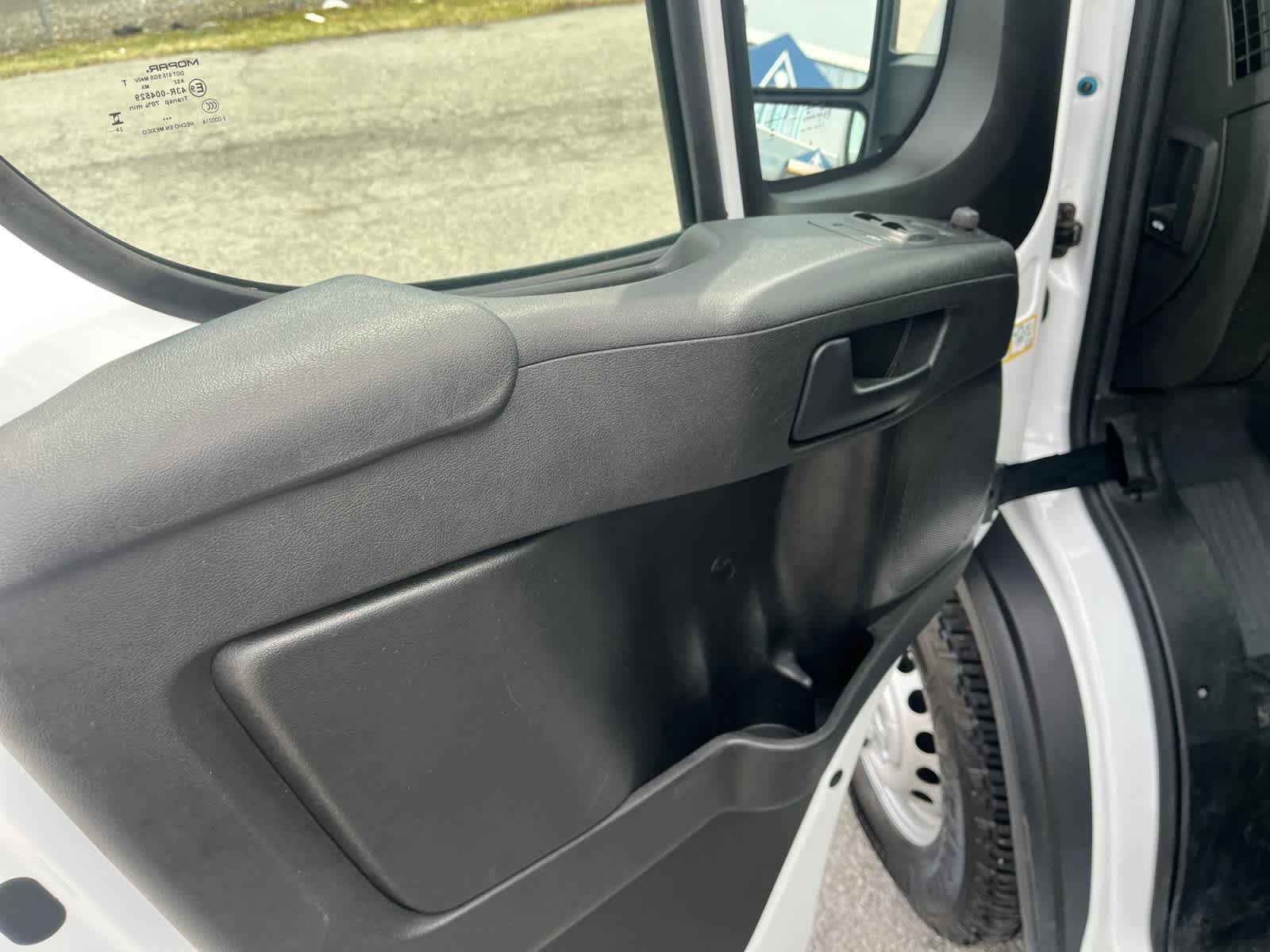 Used 2025 RAM ProMaster 2500 w/ Convenience Group FWD image 13