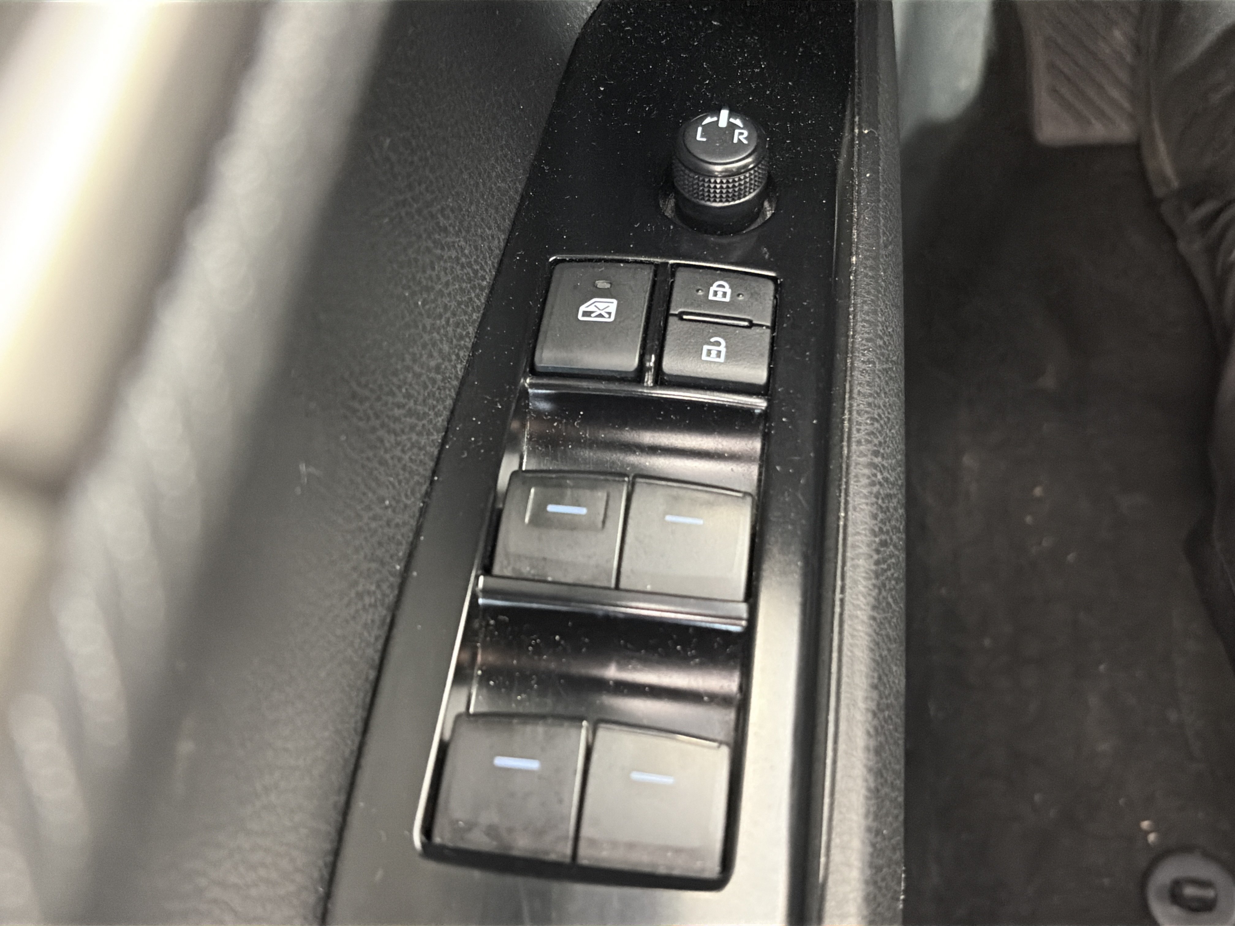 Used 2025 Toyota Camry SE FWD image 27