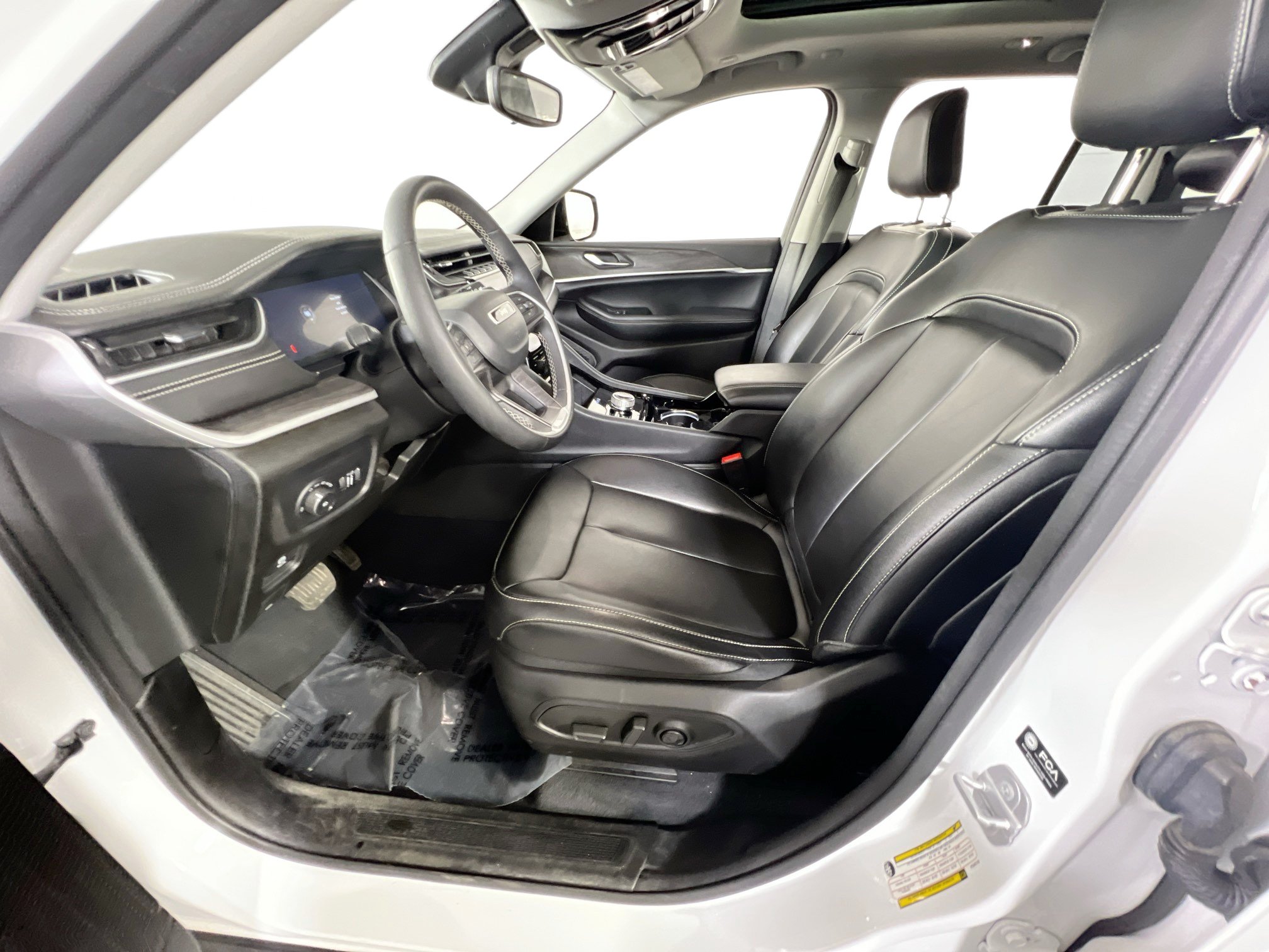 Used 2023 Jeep Grand Cherokee Limited AWD/4WD image 21