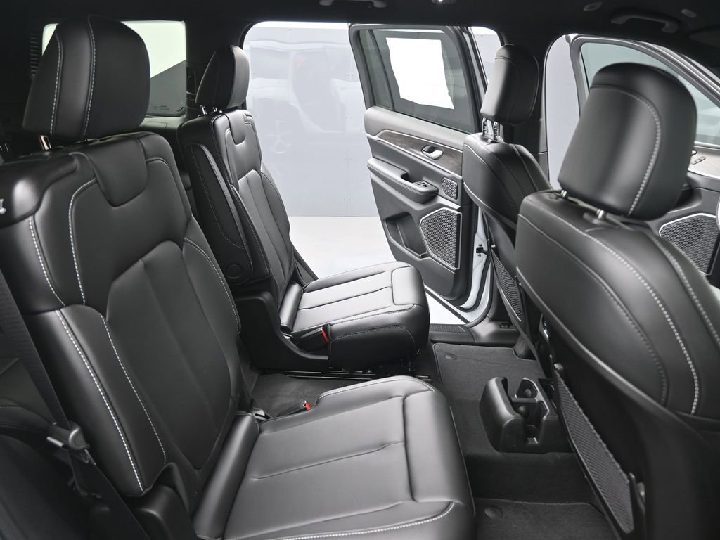 New 2026 Jeep Grand Cherokee L Limited RWD image 29