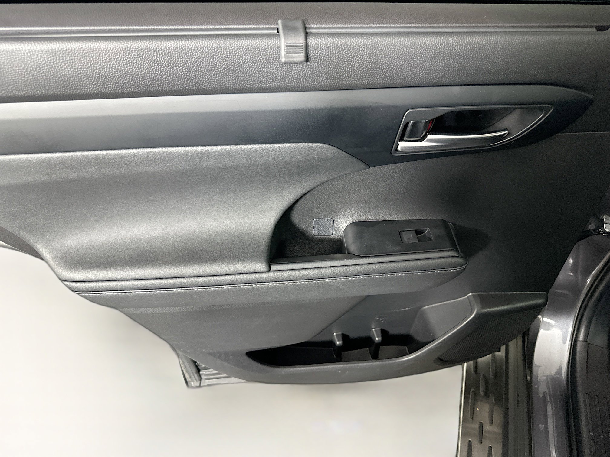 Used 2024 Toyota Highlander XLE image 25