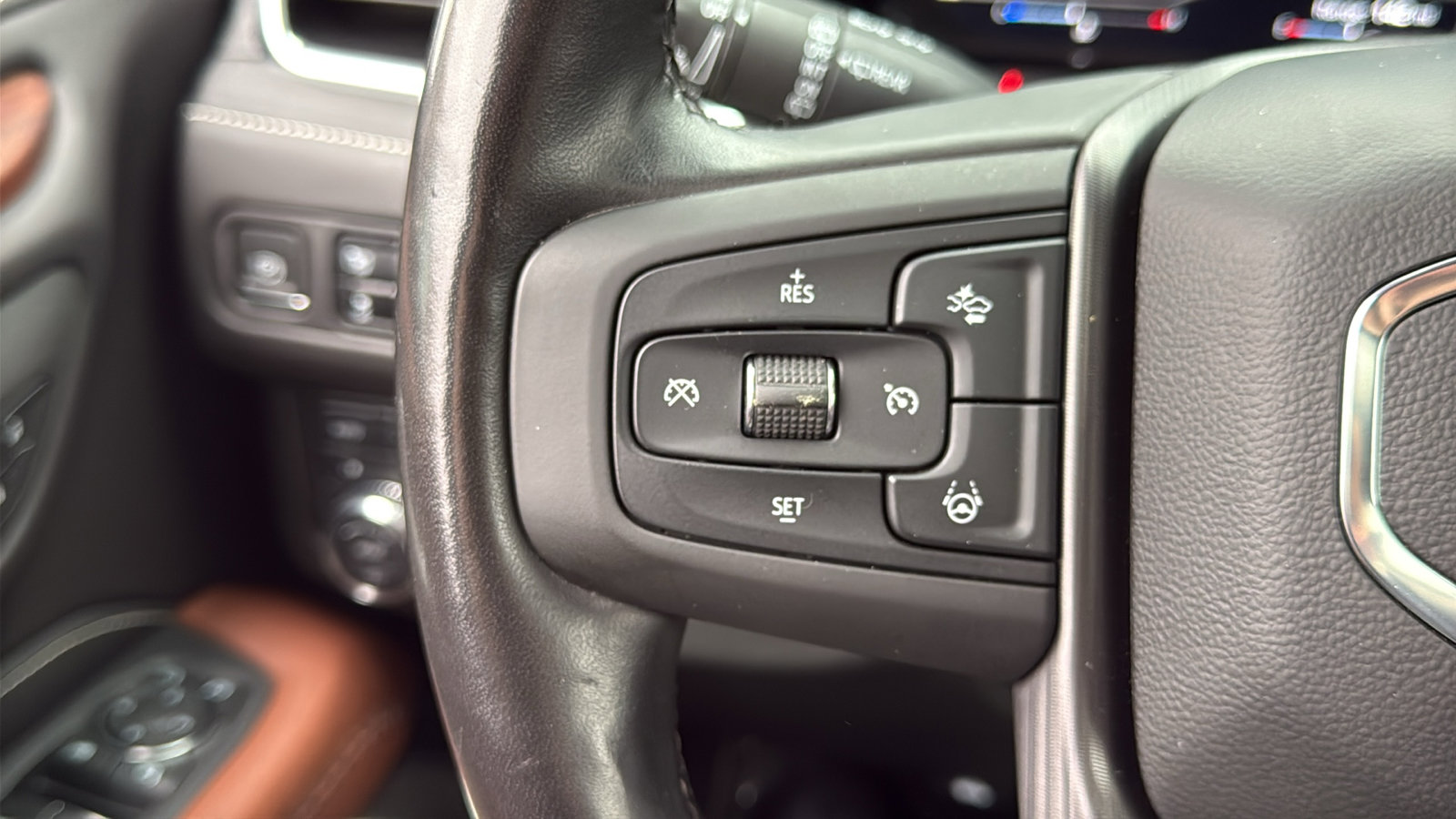 Used 2023 GMC Yukon Denali Ultimate image 16