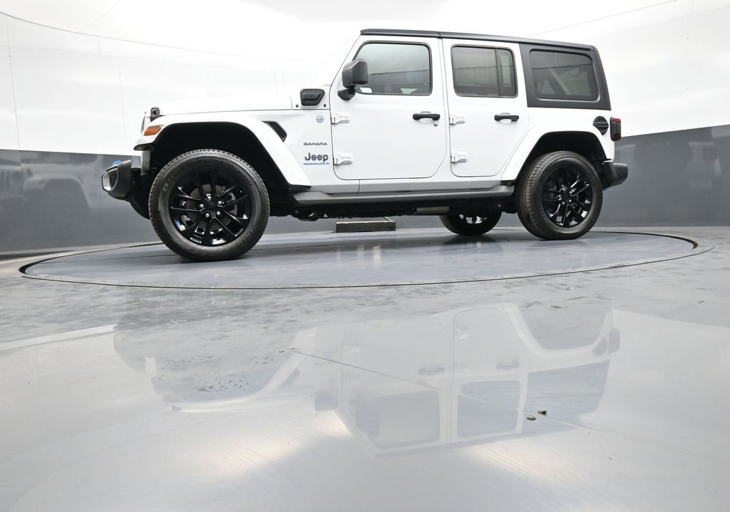 Used 2023 Jeep Wrangler Unlimited Sahara w/ Cold Weather Group image 38