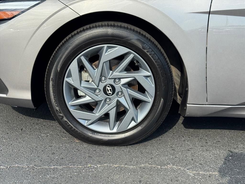 Used 2024 Hyundai Elantra SEL image 9