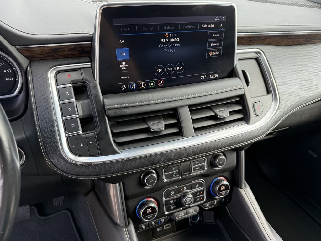 Used 2021 Chevrolet Suburban Premier w/ Premium Package image 18