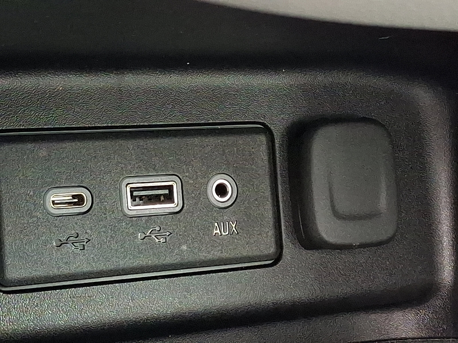 Used 2021 Chevrolet Equinox LS image 23