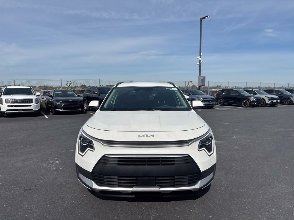 Used 2024 Kia Niro EX w/ EX Cold Weather Package FWD image 8
