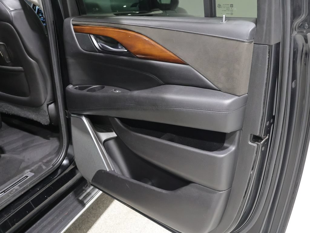 Used 2018 Cadillac Escalade ESV Premium Luxury AWD/4WD image 26