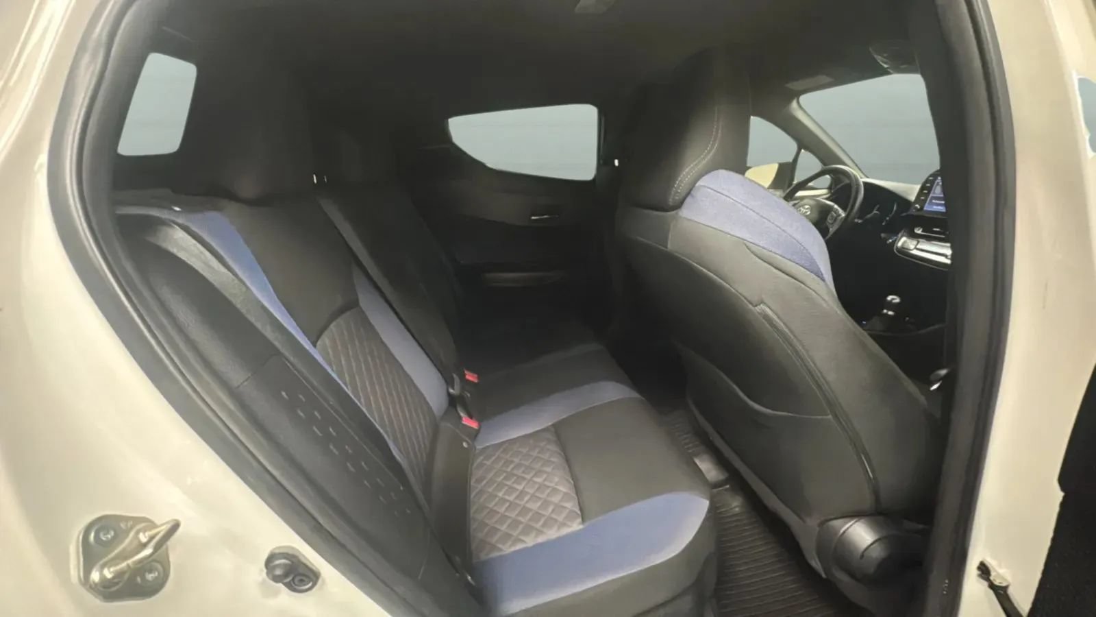 Used 2021 Toyota C-HR XLE FWD image 22
