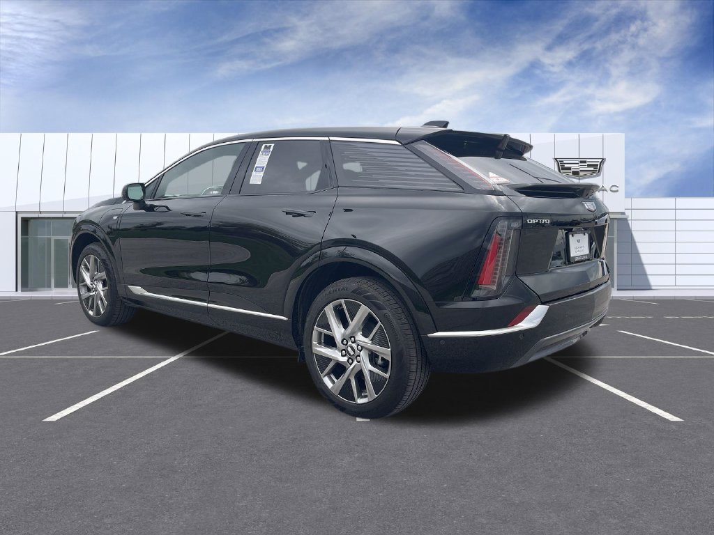 New 2027 Cadillac Optiq Luxury w/ LPO, Floor Liner Package AWD/4WD image 6
