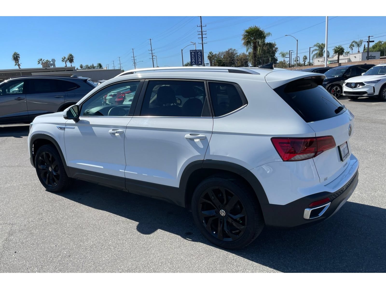 Used 2023 Volkswagen Taos SE w/ Black Wheel Package FWD image 3