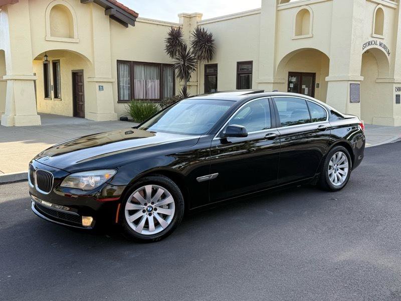 Used 2009 BMW 750i RWD image 3
