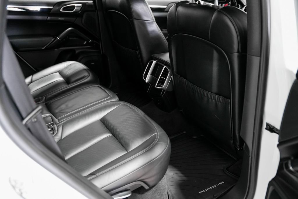 Used 2015 Porsche Cayenne S image 35