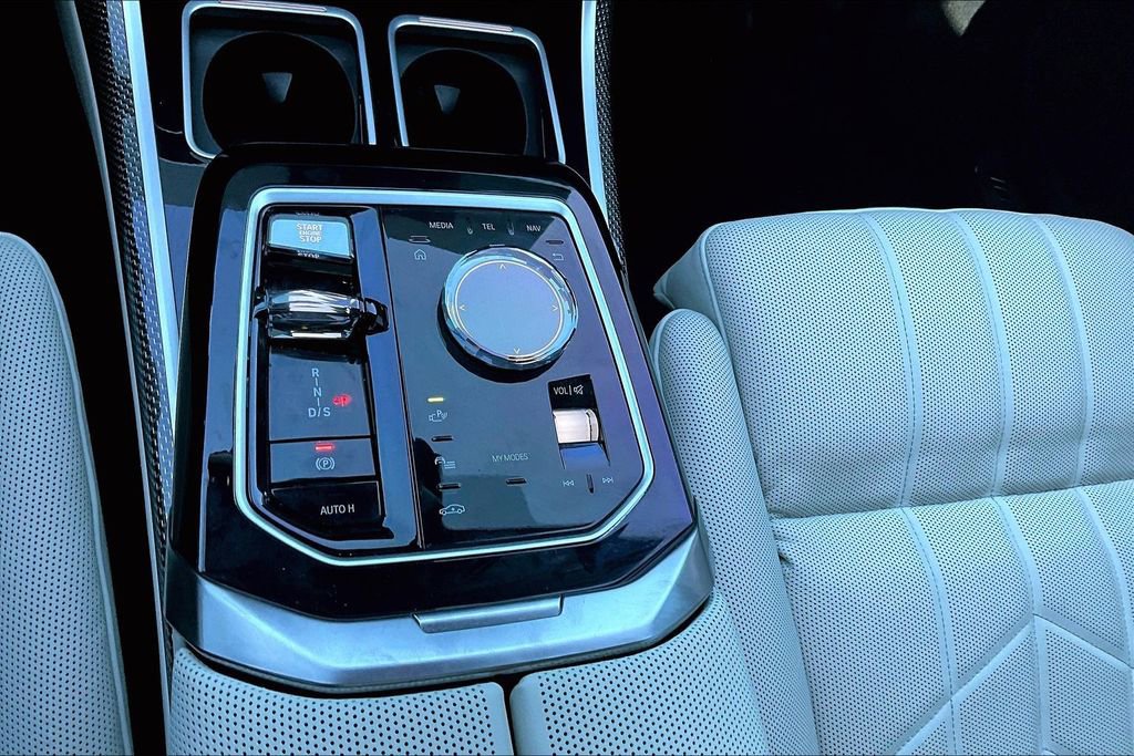 Used 2023 BMW 740i image 26