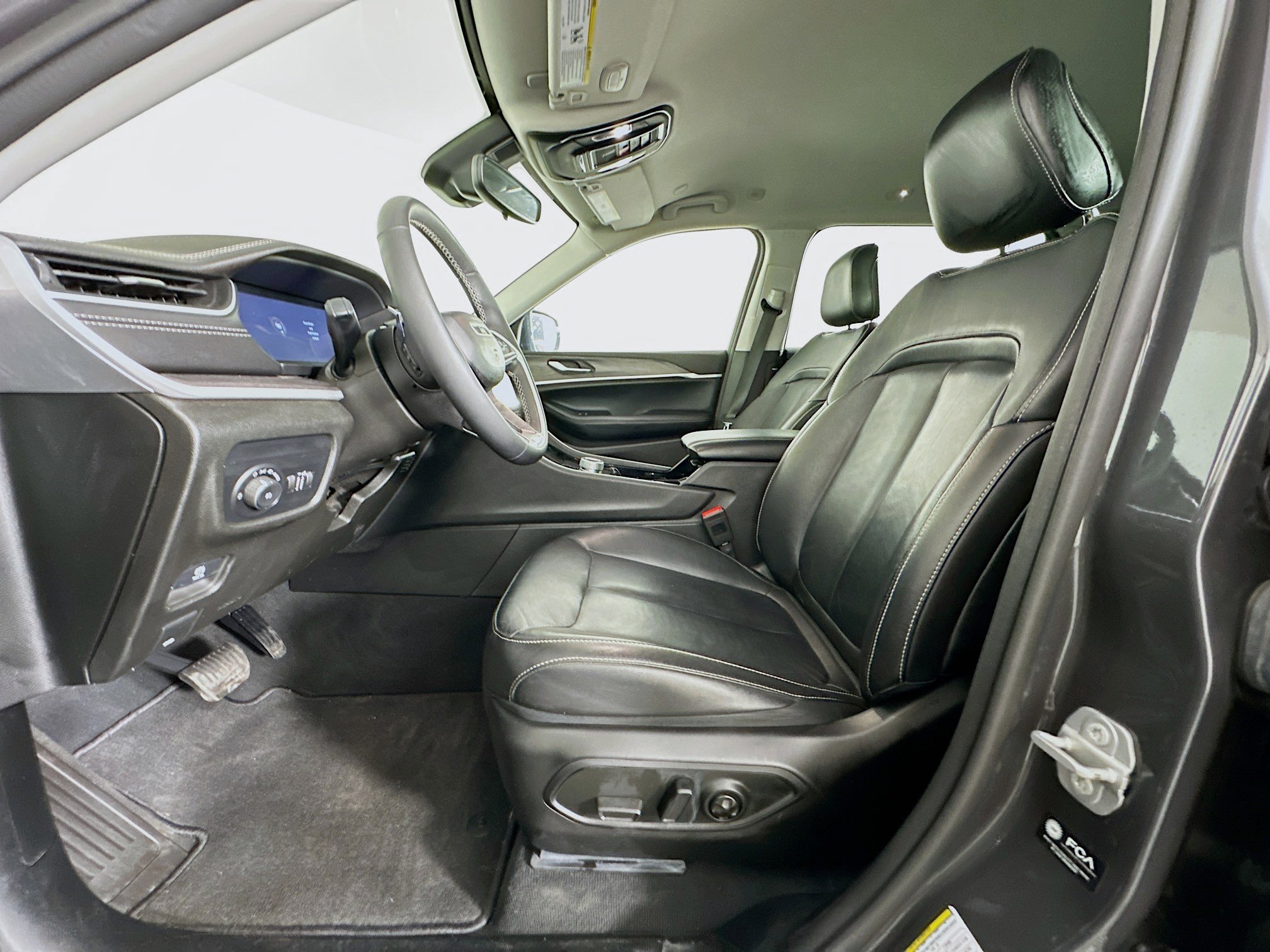 Used 2023 Jeep Grand Cherokee L Limited image 13