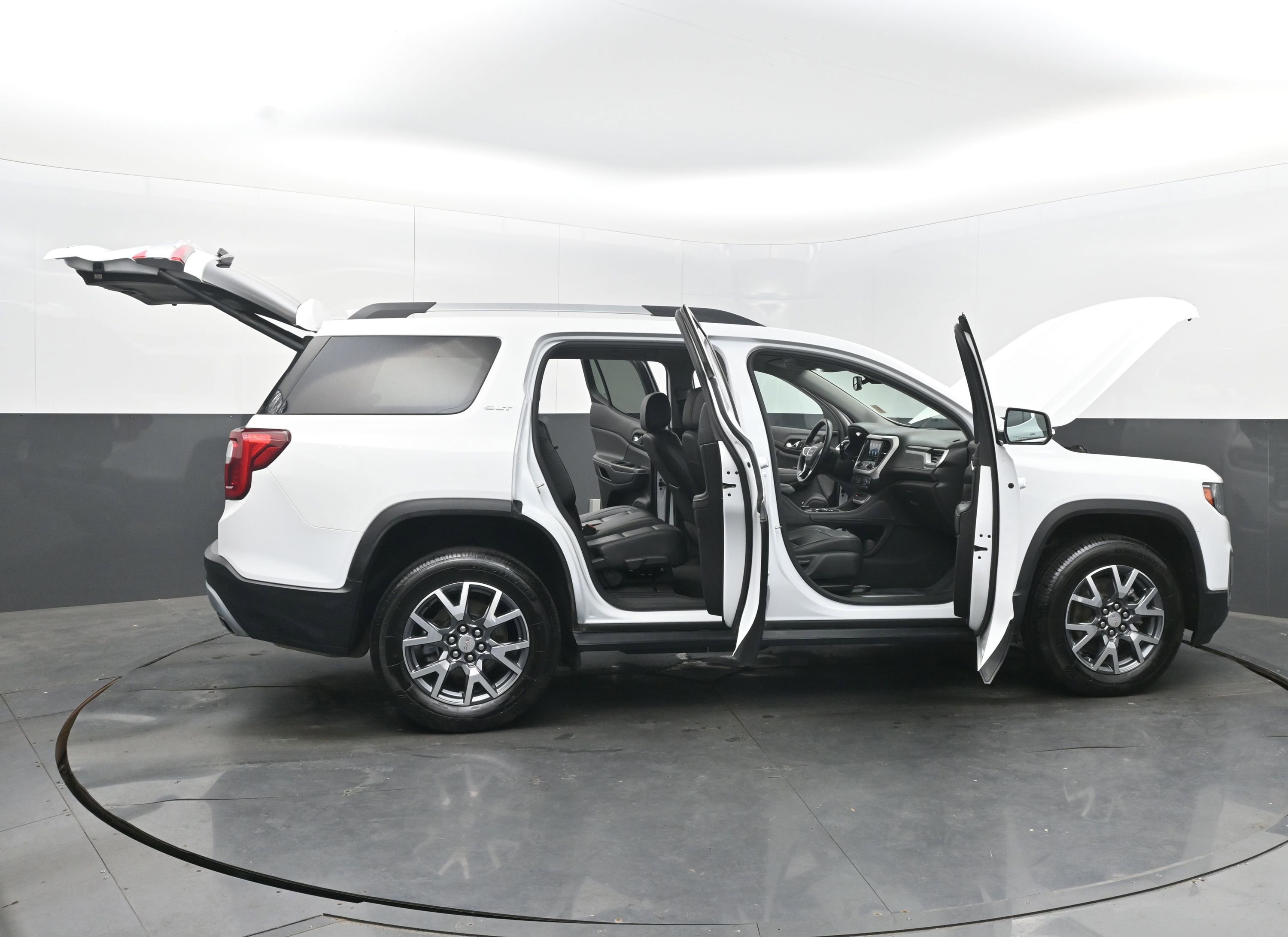 Used 2023 GMC Acadia SLT image 47