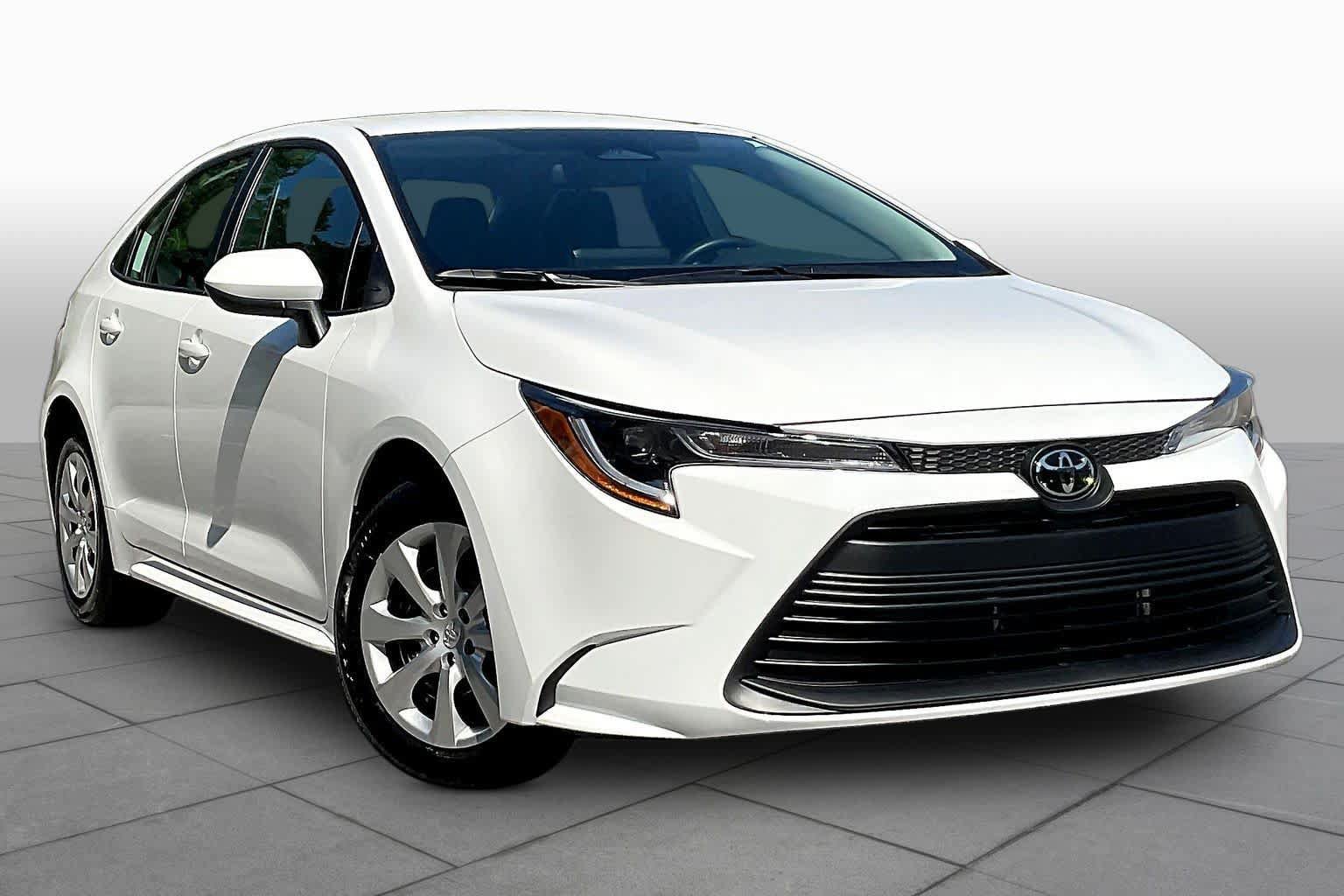 Used 2026 Toyota Corolla LE FWD image 3