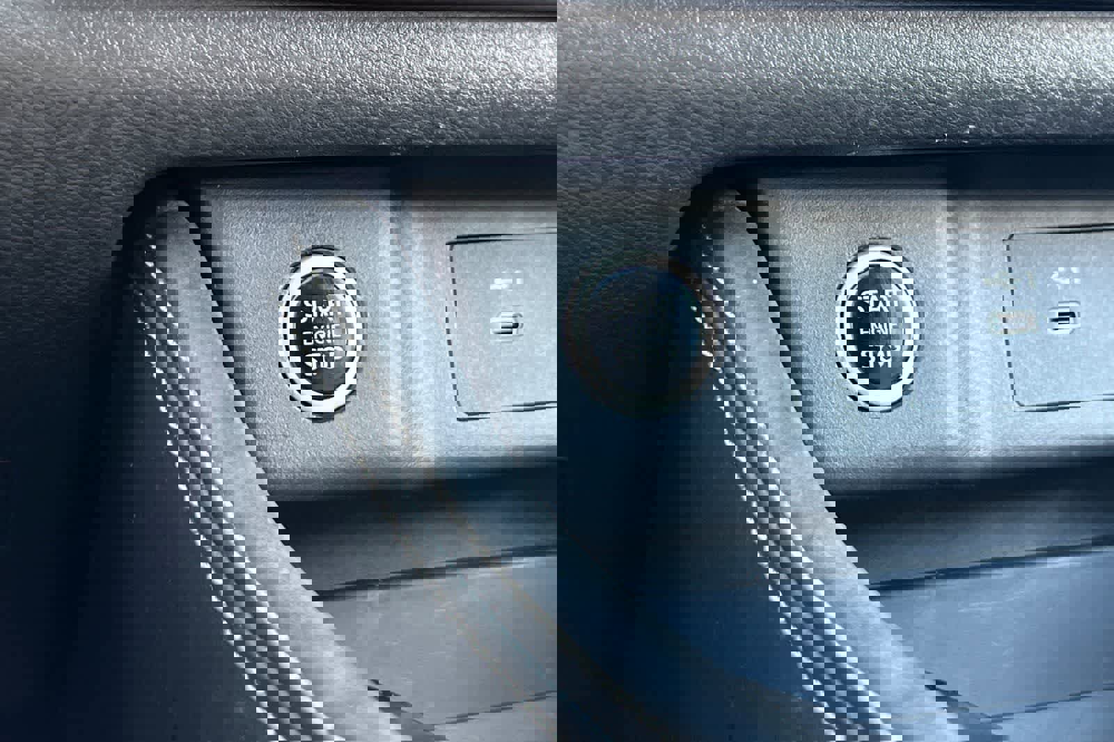 Used 2023 Nissan Rogue SL image 28