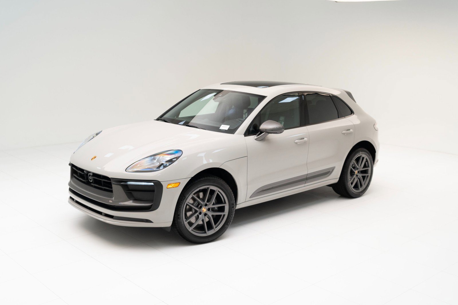 New 2025 Porsche Macan Turbo image 1