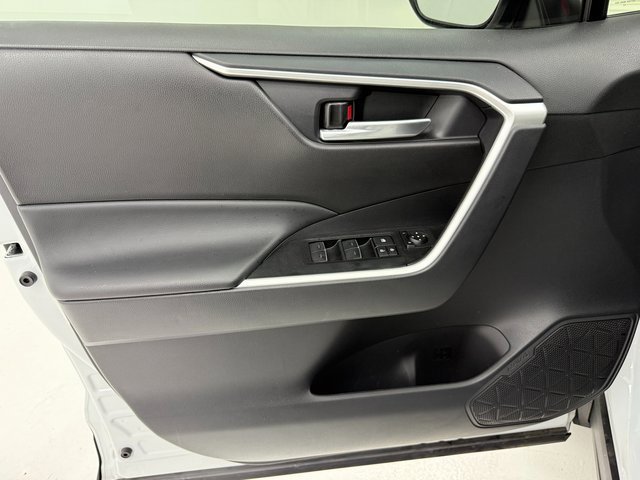 Used 2024 Toyota RAV4 SE image 29