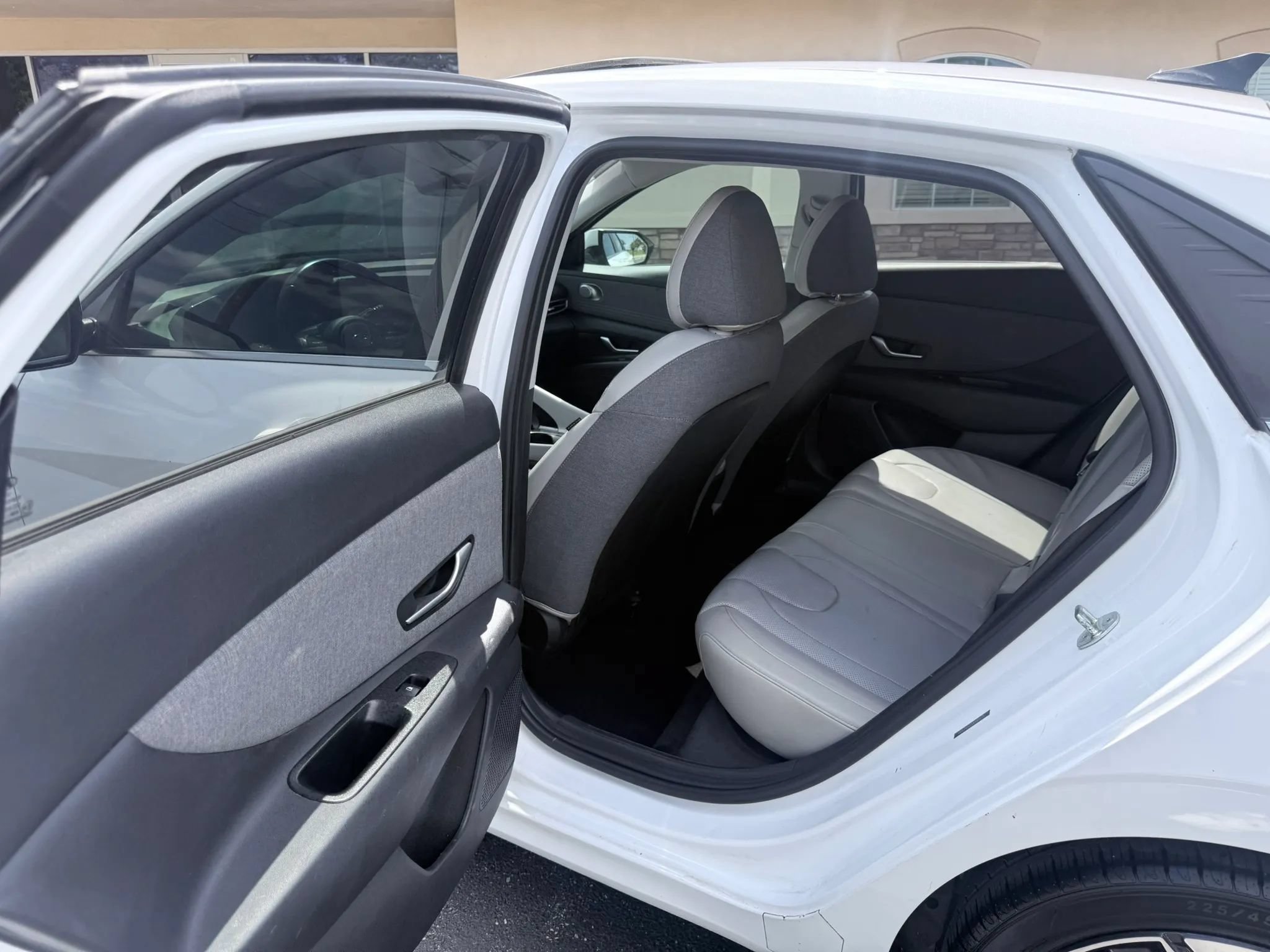 Used 2021 Hyundai Elantra Limited w/ Cargo Package FWD image 17