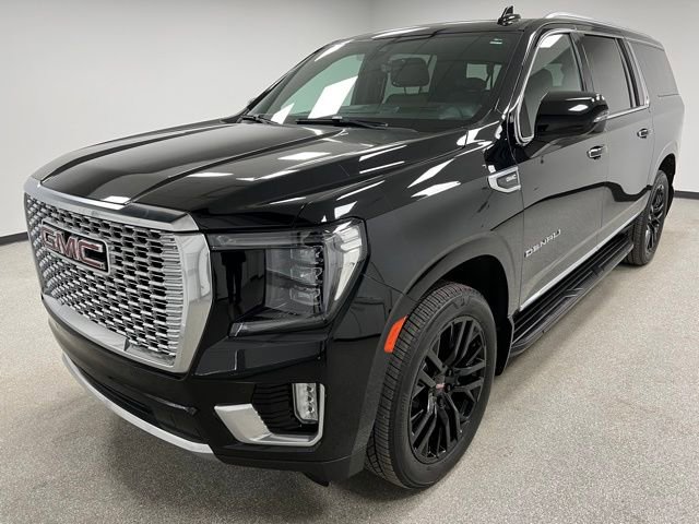 Used 2022 GMC Yukon XL Denali w/ Advanced Technology Package image 4