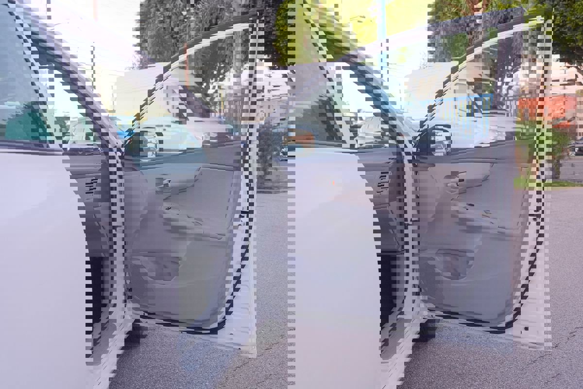 Used 2009 Toyota Corolla LE image 26