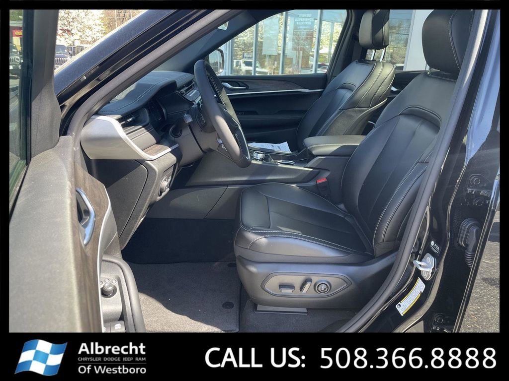 New 2026 Jeep Grand Cherokee Limited w/ Limited Altitude Package AWD/4WD image 10