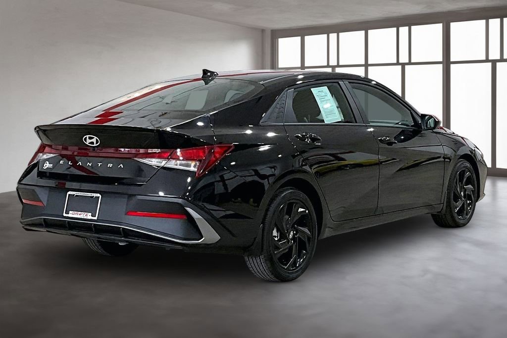 Used 2026 Hyundai Elantra Sport FWD image 3
