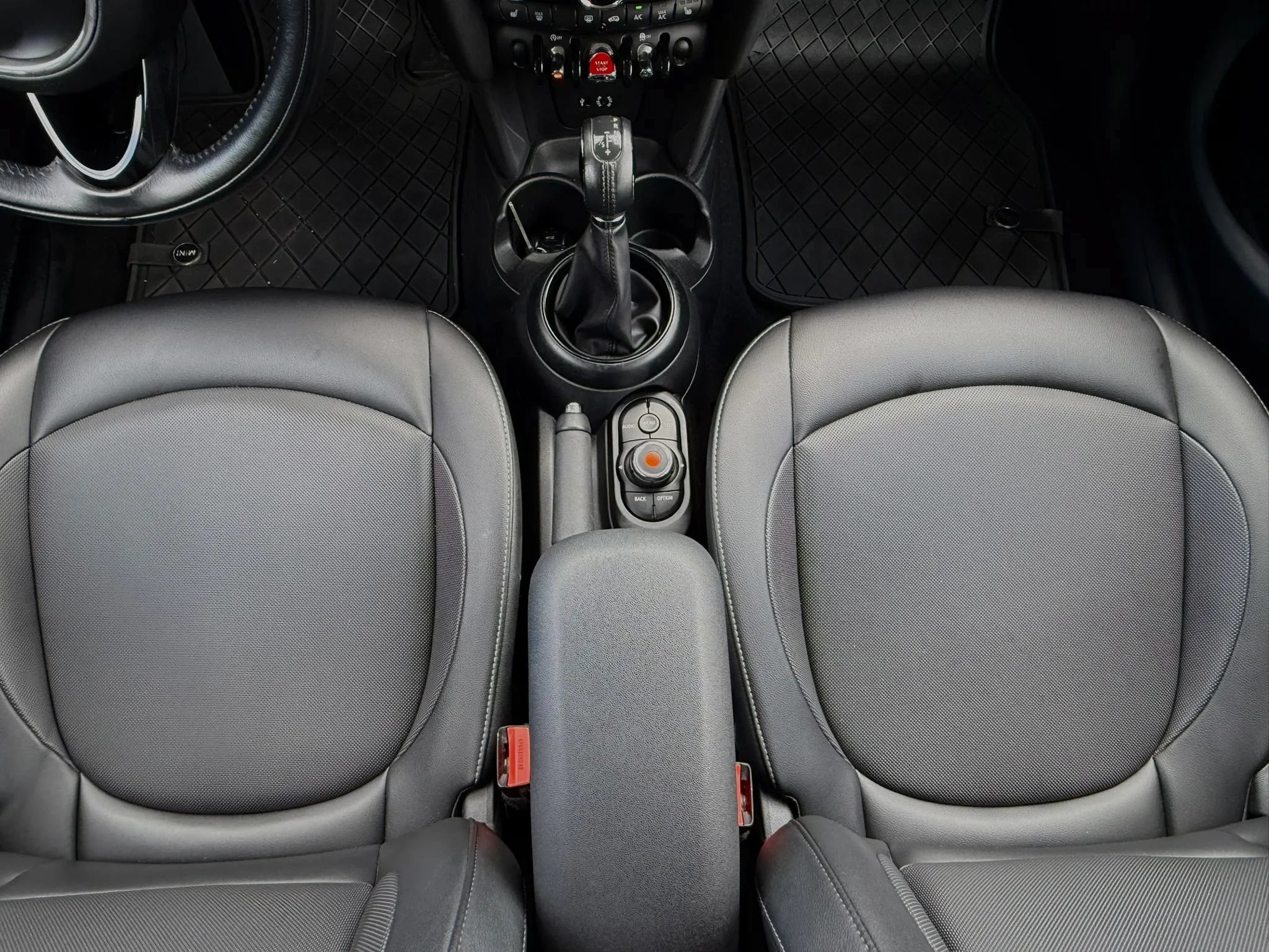 Used 2018 MINI Cooper 4-Door Hardtop FWD image 22