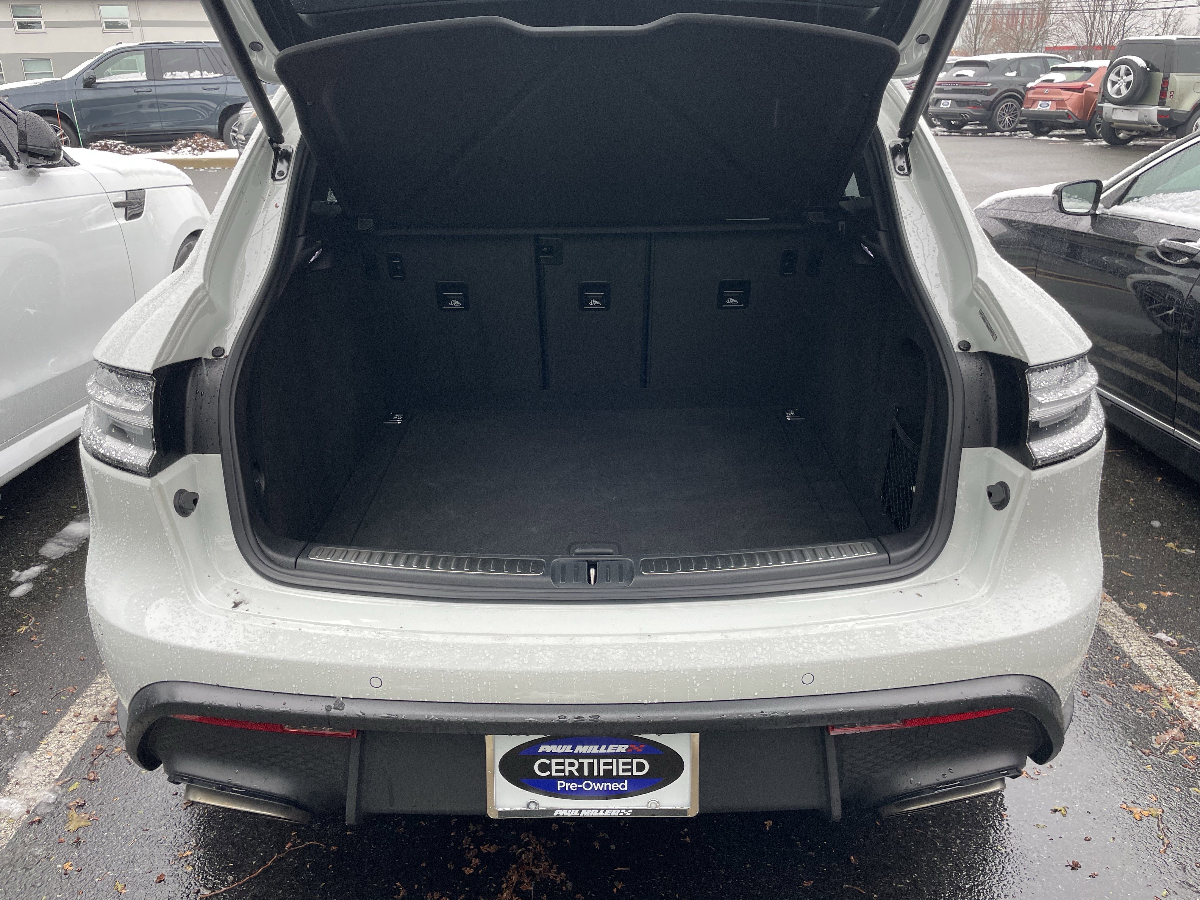 Used 2022 Porsche Macan image 36