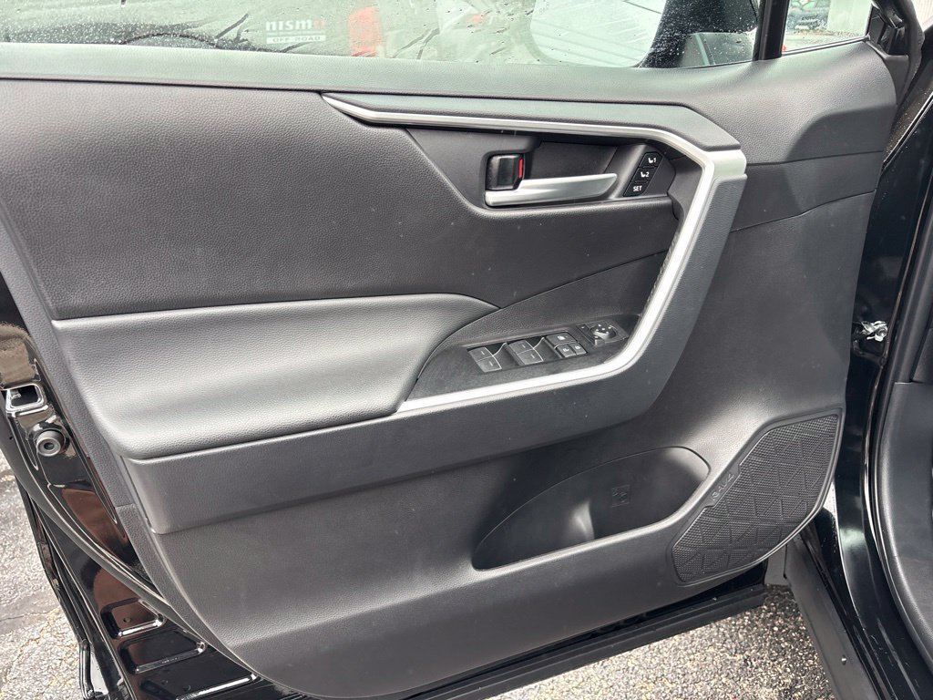 Used 2025 Toyota RAV4 XLE Premium AWD/4WD image 15