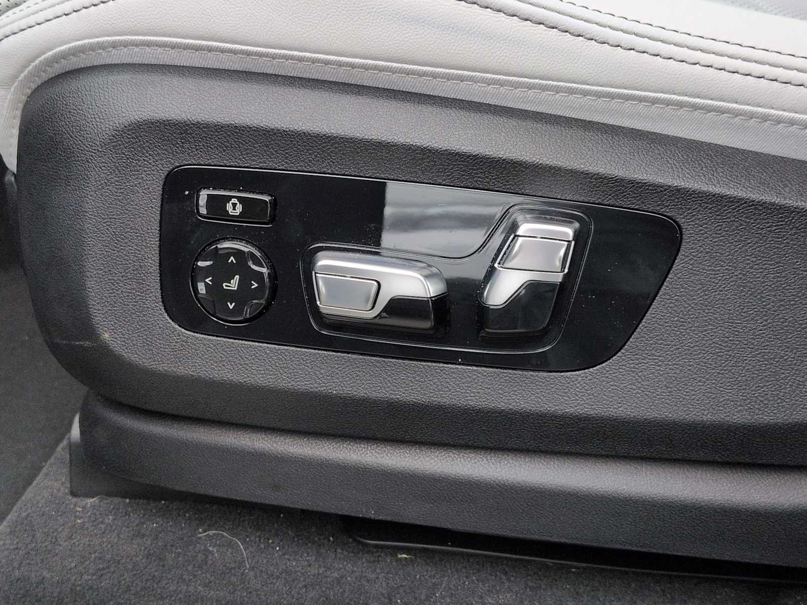 Used 2024 BMW X5 xDrive40i w/ Premium Package AWD/4WD image 18