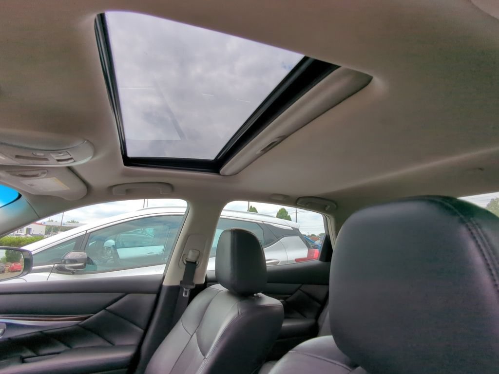 Used 2016 INFINITI Q70 3.7 AWD/4WD image 7
