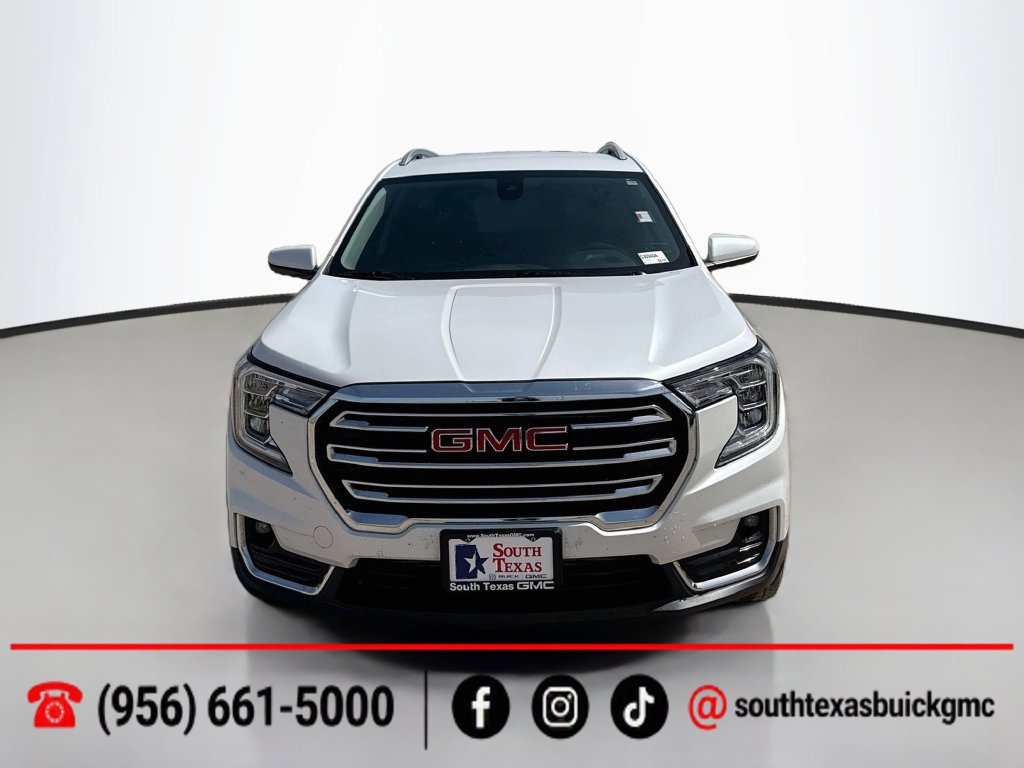 Used 2022 GMC Terrain SLT w/ Infotainment Package II FWD image 2