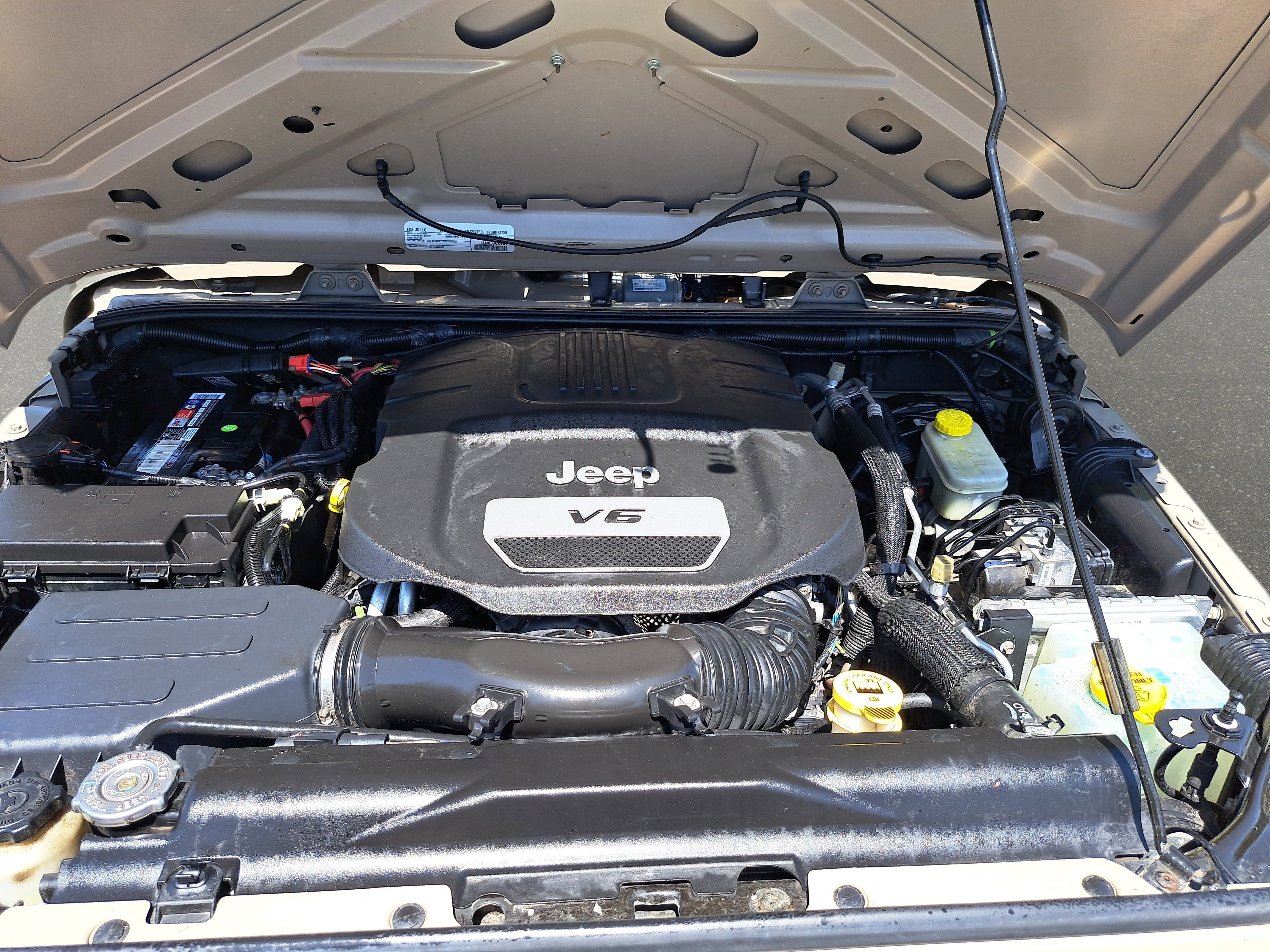 Used 2016 Jeep Wrangler Unlimited Rubicon w/ Connectivity Group image 27