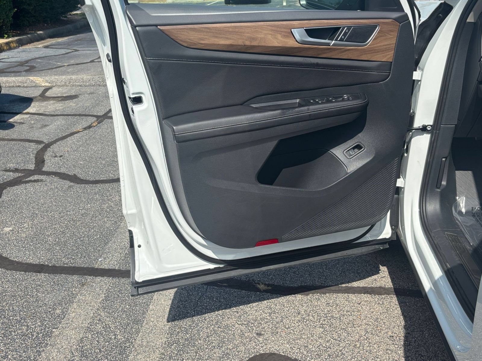 Used 2026 Volkswagen Atlas SE FWD image 15