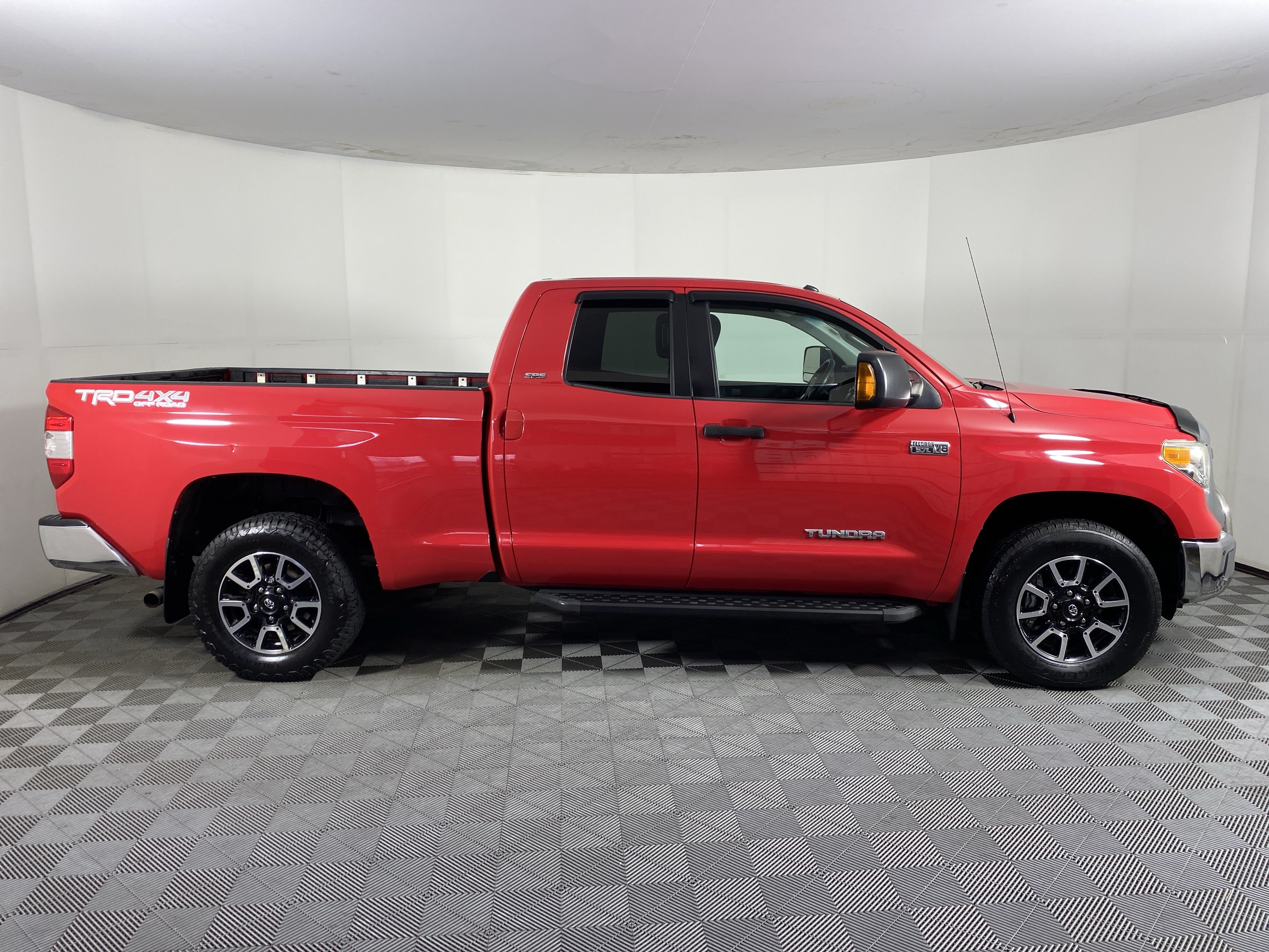 Used 2014 Toyota Tundra SR5 AWD/4WD image 4