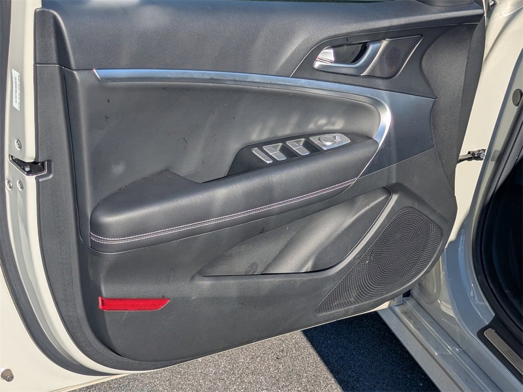 Used 2025 Genesis G70 2.5T image 10