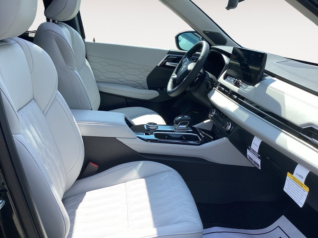New 2025 Mitsubishi Outlander SEL image 15
