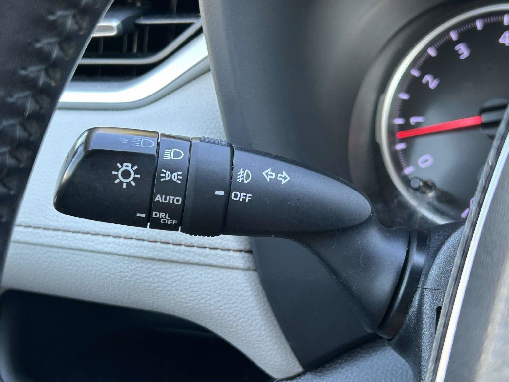 Used 2019 Toyota RAV4 XLE Premium FWD image 32