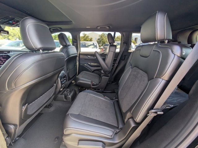 New 2025 Jeep Grand Cherokee L Altitude image 12