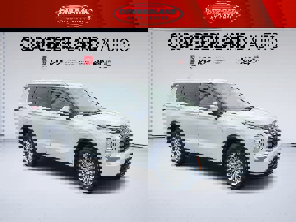 Used 2023 Mitsubishi Outlander ES FWD image 2
