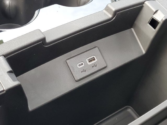 New 2026 GMC Yukon AT4 w/ AT4 Preferred Package AWD/4WD image 32