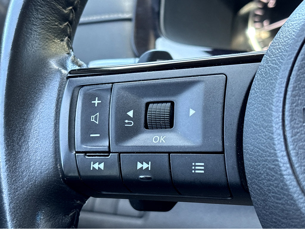 Used 2022 Nissan Pathfinder SV w/ SV Black Package image 13