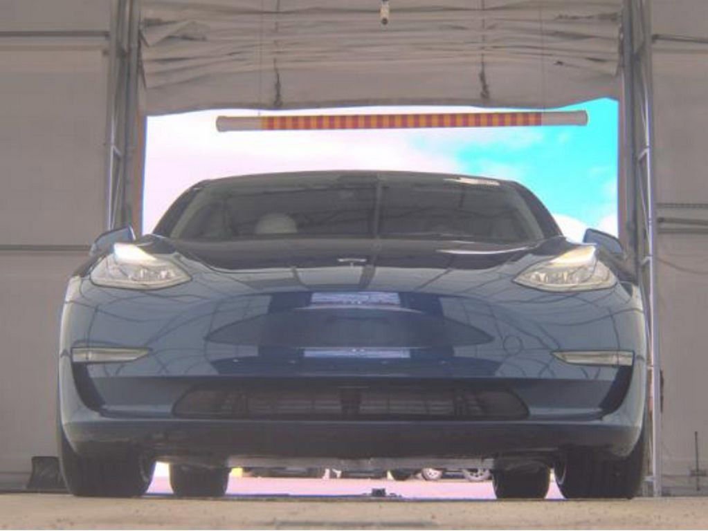 Used 2023 Tesla Model 3 Performance image 3