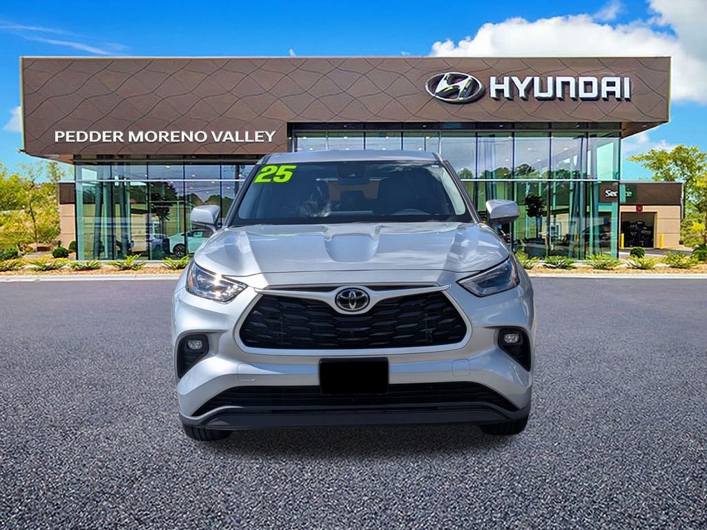 Used 2025 Toyota Highlander LE image 9