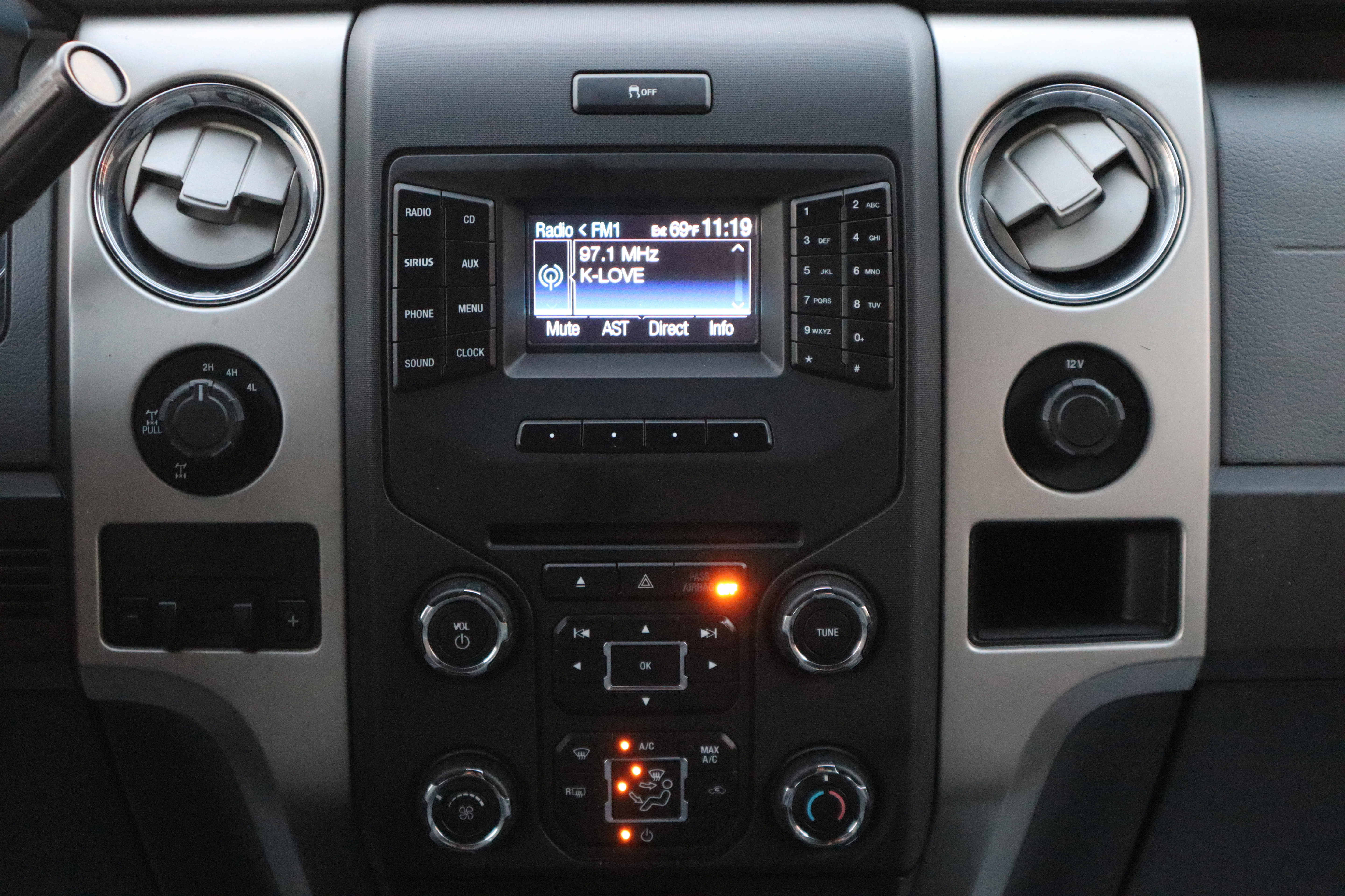 Used 2014 Ford F150 XLT w/ Equipment Group 302A Luxury image 14