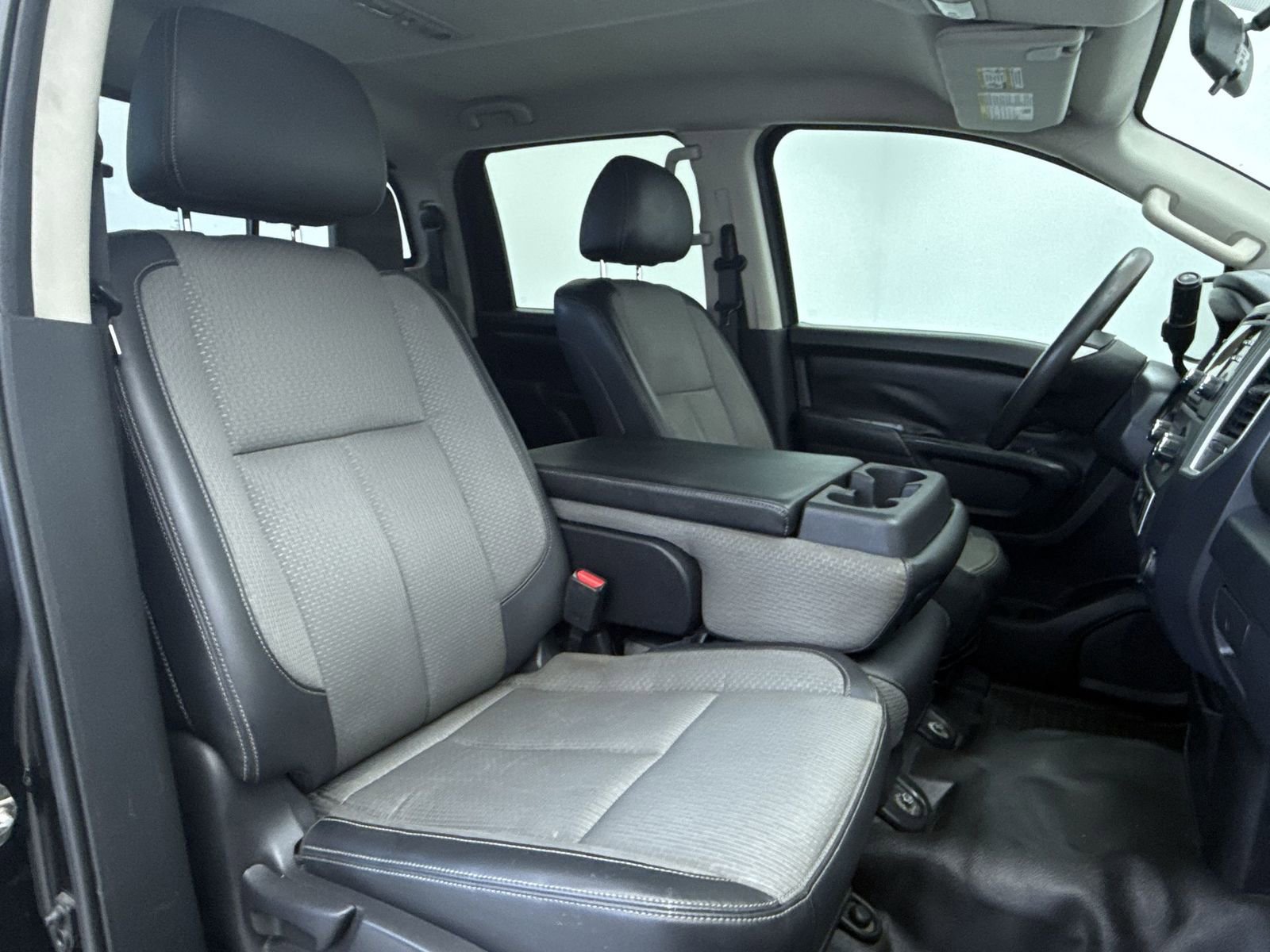 Used 2017 Nissan Titan S image 13