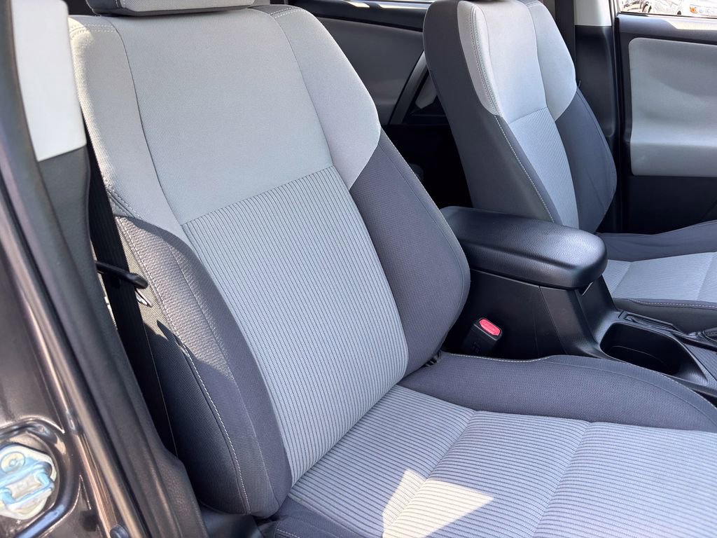 Used 2015 Toyota RAV4 XLE AWD/4WD image 31